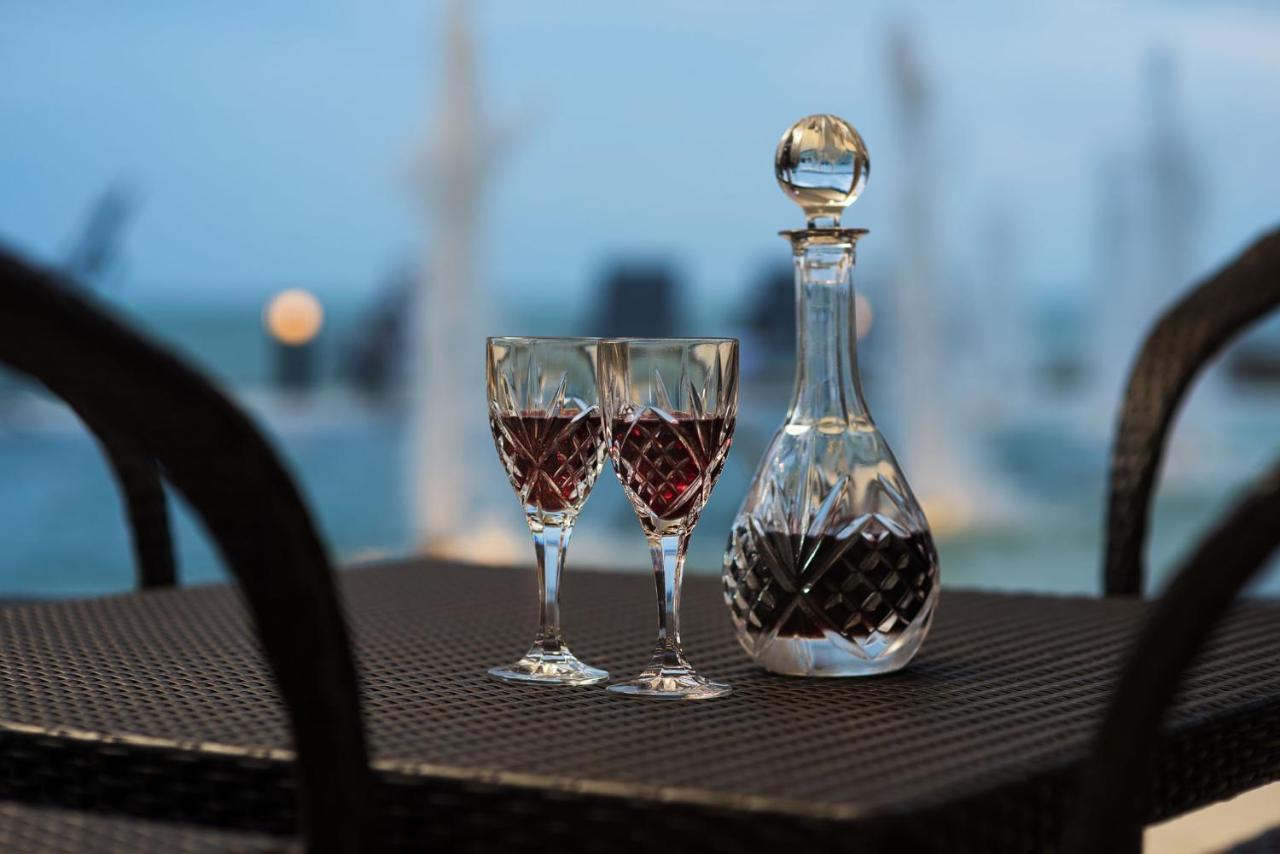 Rodina Beach Hotel Jomtien Beach Eksteriør billede